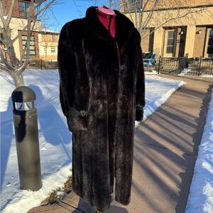 Luxurious very dark brown mink Fur Coat